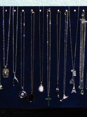 Vintage & Modern Assorted Silver Tone Necklace lot- very nice!